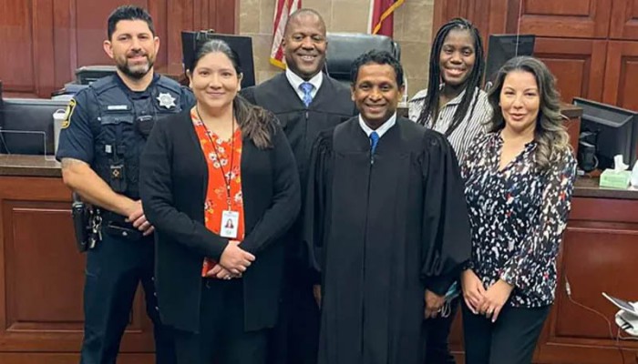 দারিদ্রতার কারণে স্কুল থেকে ঝরে পড়া ছাত্রটি এখন টেক্সাসের বিচারক