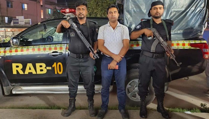 ব্যবসায়ী হত্যা মামলায় ছাত্রদল নেতা গ্রেপ্তার