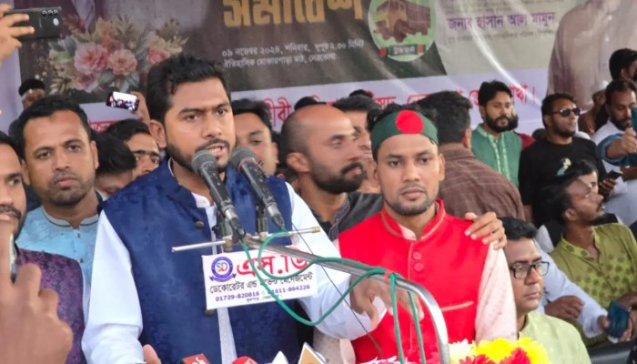 আ.লীগ কর্মীদের দুধ দিয়ে গোসল করে তওবা করতে বললেন নুর