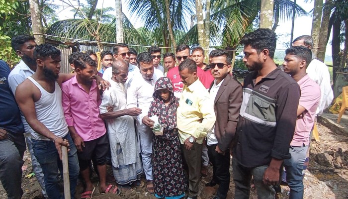 ভোলা দুই শহীদ পরিবারকে আর্থিক অনুদান দিয়ে পাশে দাঁড়ালেন- সহকারী এ্যাটর্নি জেনারেল ইব্রাহিম খলিল