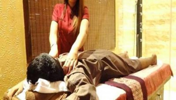রাজধানী ঢাকার গুলশানের বিভিন্ন এলাকায় স্পা সেন্টারে অসামাজীক কাজ প্ররিচালিত হয় বলে বহুদিনের অভিযোগ রয়েছে।