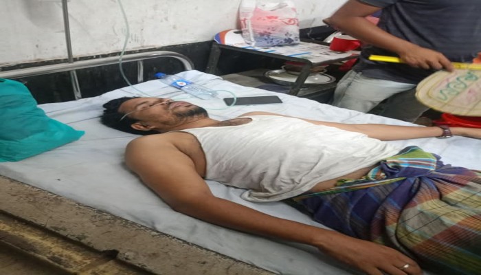 ​আটঘরিয়ায় দেবোত্তর ডিগ্রি কলেজের কমিটি নির্বাচনকে কেন্দ্র করে ব্যাপক সংঘর্ষ