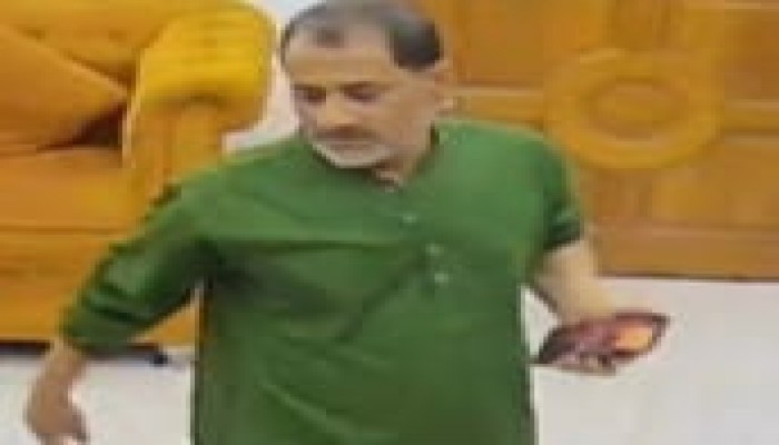 ডান হাত খেজুর ব্যবসায়ী আনোয়ার এখন শত কোটি টাকার মালিক।