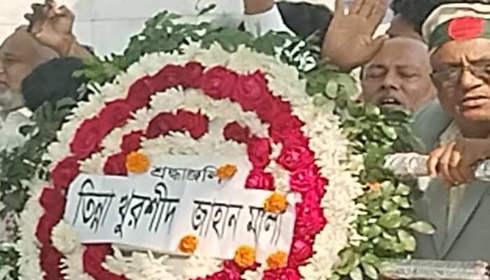 ​তিন্না খুরশীদ জাহান মালার জিয়াউর  সমাধিতে শ্রদ্ধা নিবেদন