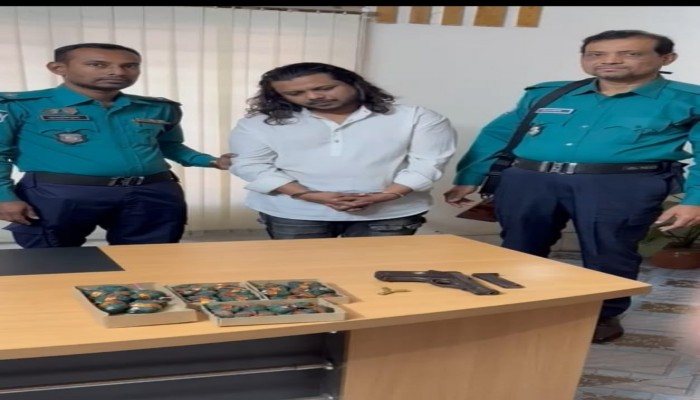 আদাবরে বিদেশি পিস্তল ও বিস্ফোরকসহ যুবলীগ নেতা হিমন গ্রেফতার: হাদি হত্যা মামলার আসামির ঘনিষ্ঠ সহযোগী।