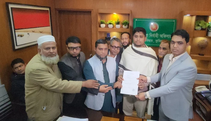 ​জামায়াত প্রার্থীকে সঙ্গে নিয়ে মনোনয়নপত্র জমা দিলেন হাসনাত