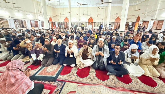 খালেদা জিয়ার আত্মার মাগফিরাত কামনায় ডাকসুর দোয়া মাহফিল
