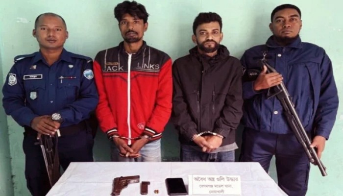 আবাসিক হোটেল থেকে বিদেশি পিস্তল-গুলিসহ গ্রেপ্তার ২