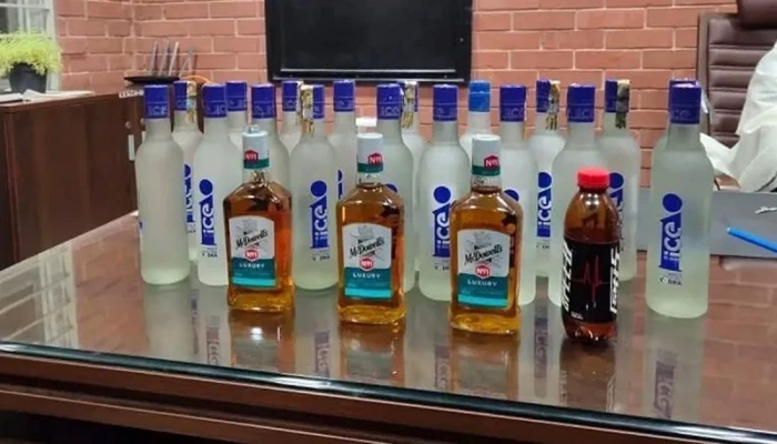 ​জাহাঙ্গীরনগর বিশ্ববিদ্যালয়ের হলে অভিযান, ২১ বোতল মদ উদ্ধার