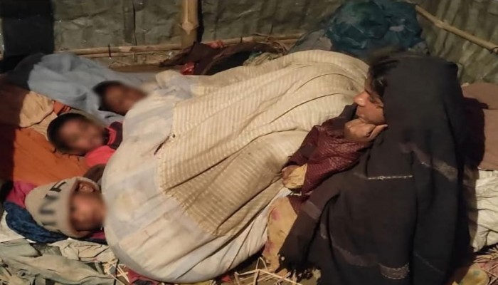 ​ঠাকুরগাঁও এক কম্বলেই তিন সন্তানের রাত কাটে, মা সারারাত জেগে।