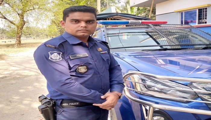 ঠাকুরগাঁও ডিসি কার্যালয়ের নিয়োগ ঘিরে কল রেকর্ড ফাঁস, প্রত্যাহার ডিসির দেহরক্ষী