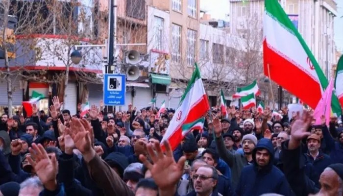 ইরানে নিস্তেজ হয়ে পড়ছে বিক্ষোভ, সরকারের পক্ষে বিশাল সমাবেশ