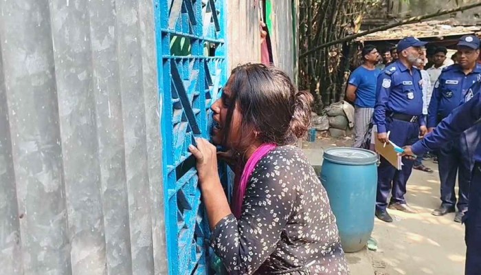 মুন্সিগঞ্জে ভাড়া বাড়ি থেকে মা-মেয়ের রক্তাক্ত মরদেহ উদ্ধার