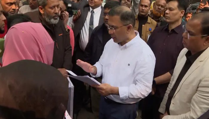 ​মাইলস্টোন স্কুলে বিমান দুর্ঘটনায় হতাহতদের পরিবারের সঙ্গে দেখা করলেন তারেক রহমান