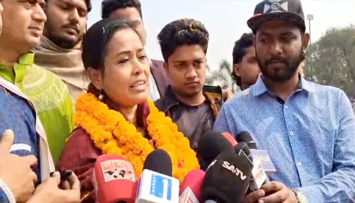 ​স্মৃতিসৌধে ফুল দিয়ে প্রচার শুরু ঢাকা-১৯ আসনের এনসিপি প্রার্থীর