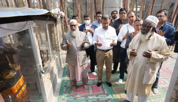 হজরত শাহ মখদুম (রহ.)-এর মাজার জিয়ারত করলেন তারেক রহমান