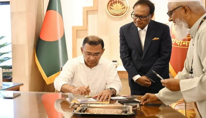 প্রথমবারের মতো তেজগাঁও কার্যালয়ে অফিস করছেন প্রধানমন্ত্রী তারেক রহমান