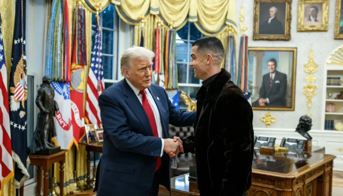 রোনালদোকে ‘সর্বকালের সেরা’ বলে যুক্তরাষ্ট্রে ডাকলেন ট্রাম্প