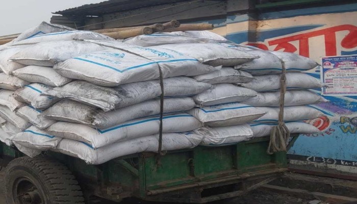 ঠাকুরগাঁওপুলিশের রেশনের চিনি খোলা বাজারে, আটকে দিলো জনতা