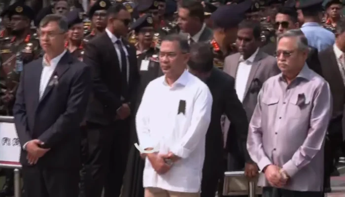 ​বনানীতে শহীদদের প্রতি রাষ্ট্রপতি ও প্রধানমন্ত্রীর শ্রদ্ধা