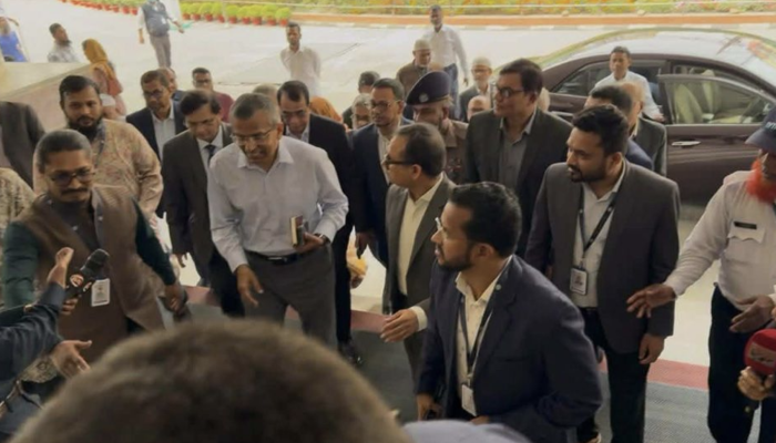 আগে কাজ, পরে কথা হবে: সাংবাদিকদের নতুন গভর্নর