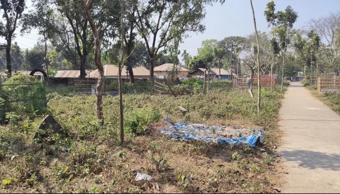 ​পঞ্চগড় কেন্দ্রীয় কবরস্থান যেন মাদকের আখড়া