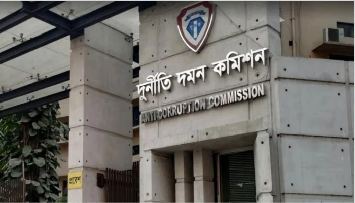 ​দুদক চেয়ারম্যানসহ সব কমিশনারের পদত্যাগ