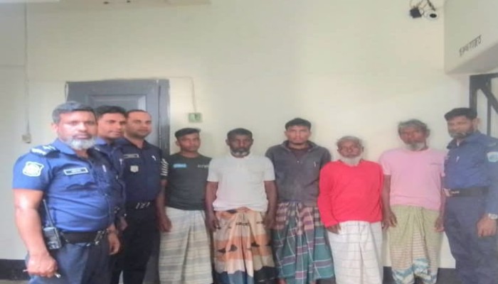 ভাই-বোনের মধ্যে জমি জমা সংক্রান্ত পূর্বশত্রুতার জেরে  সাপাহার থানা এলাকায় মারামারির ঘটনায় নিহত ১ গ্রেফতার ৫ ""
