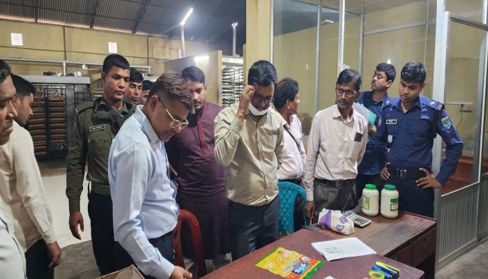 ডিমলায় তৃপ্তি বেকারীকে পঞ্চাশ হাজার টাকা জরিমানা