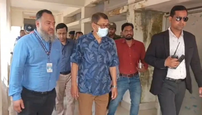 ​স্বাস্থ্যমন্ত্রীর হঠাৎ হাসপাতাল পরিদর্শন, ১৬ জনের ৮ জন ডাক্তারই অনুপস্থিত