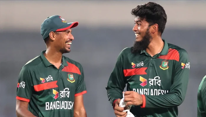 ​বোলারদের দুর্দান্ত প্রত্যাবর্তন, ২৭৪ রানেই গুটিয়ে গেল পাকিস্তান