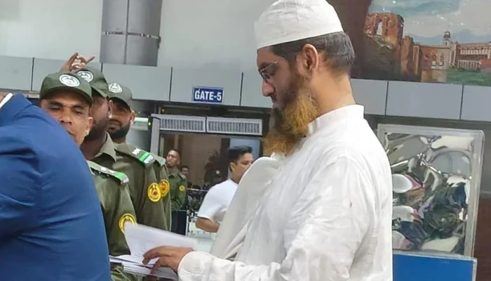 পবিত্র ওমরাহ পালনে গেলেন মামুনুল হক