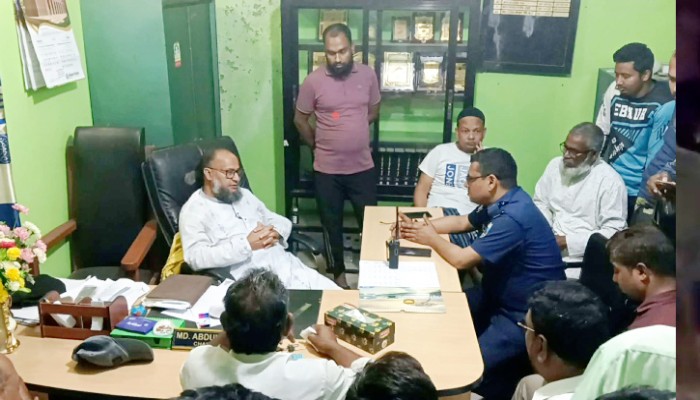 ভিজিএফের চাল চুরির অভিযোগ, ইউপি চেয়ারম্যান অবরুদ্ধ