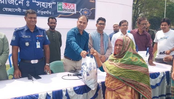 ঠাকুরগাঁওয়ে ‘৫ টাকায় ঈদ বাজার’ আয়োজন, উপকৃত পাঁচ শতাধিক মানুষ