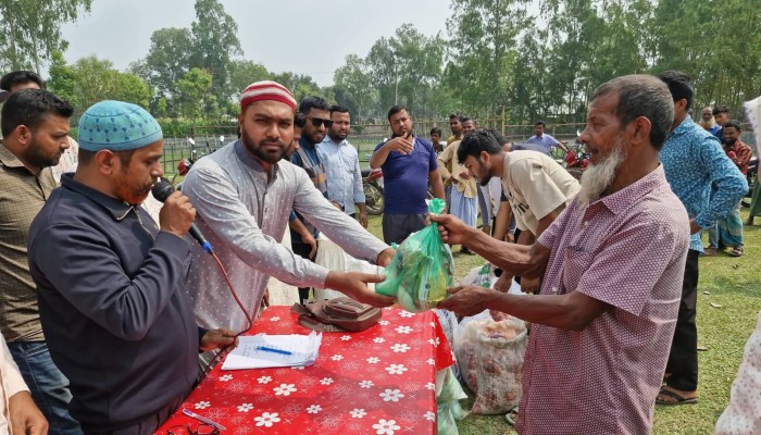ঠাকুরগাঁও ১৮ নং শুখানপুকুরীতে জামায়াতের ঈদ উপহার বিতরণ।
