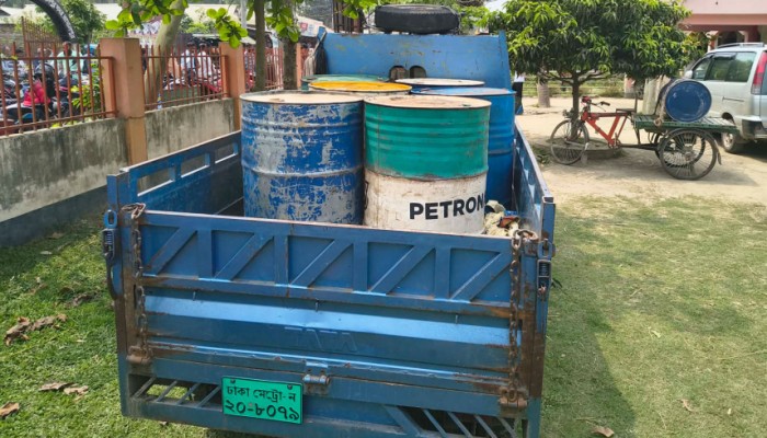 জামালপুরে ৩ হাজার লিটার পেট্রোলসহ ১১ জন আটক