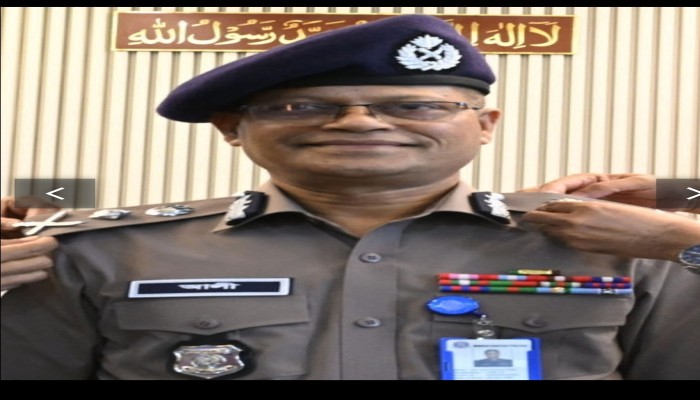 মহান স্বাধীনতা দিবসে শহিদ পুলিশ সদস্যদের প্রতি স্বরাষ্ট্রমন্ত্রী এবং আইজিপির শ্রদ্ধা।