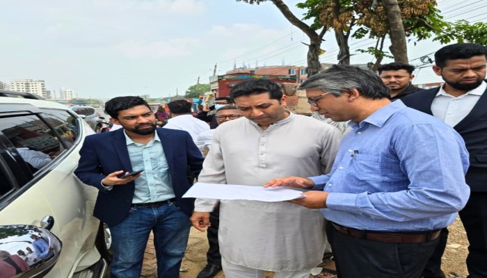 বসিলা রোডের ডিভাইডার নির্মাণ কাজ পরিদর্শন করলেন প্রতিমন্ত্রী ববি হাজ্জাজ।