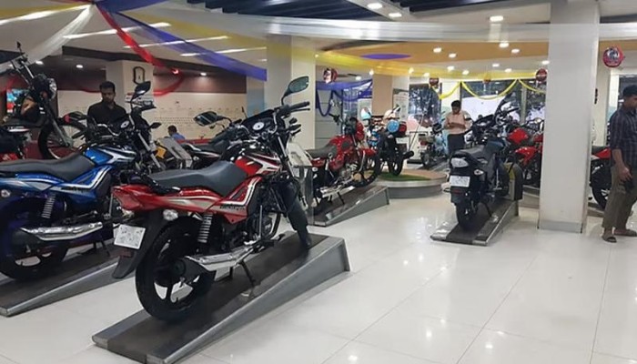 মোটরসাইকেল ব্যবসায় লালবাতি, অফারেও নেই ক্রেতা