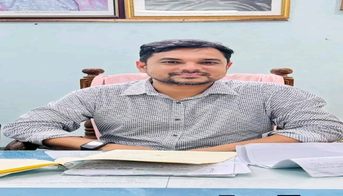 দলিলে বাধা, ঘুষে সেবা: সাভার সাব-রেজিস্ট্রারের বিরুদ্ধে চাঞ্চল্যকর অভিযোগ