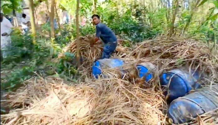 ঠাকুরগাঁও সুগারমিলের মলাসেস এর চুরি হওয়া  ১৩ টি ড্রাম কবরস্থান থেকে উদ্ধার// থানায় মামলা দায়ের