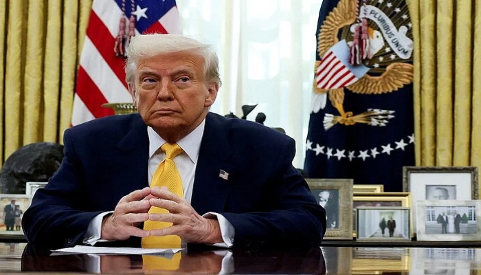 যুক্তরাষ্ট্রের প্রেসিডেন্ট ডোনাল্ড ট্রাম্প ইরানকে নৌ-অবরোধের মাধ্যমে কোনঠাসা করার ইঙ্গিত ট্রাম্পের