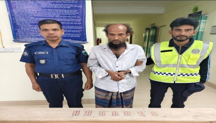 ​""নওগাঁর পত্নীতলা ও ধামুরহাট থানা পুলিশের পৃথক অভিযানে উদ্ধার ৭০ পিস ট্যাপেন্ডাটল ট্যাবলেট ও ১০০ লিটার চোলাই মদ ""