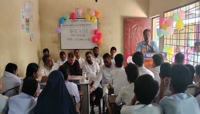 গড়েয়া মডেল স্কুলে SSC পরীক্ষার্থীদের বিদায় সংবর্ধনা অনুষ্ঠিত