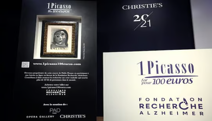 পিকাসোর ১০ লাখ ইউরোর চিত্রকর্ম জিতলেন মাত্র ১০০ ইউরোর টিকিট কিনে প্রকাশ: ১৫ এপ্রিল ২০২৬, ১৩: ৩৮ চলতি বছর র‍্যাফল ড্রতে পুরস্কার হিসেবে দেওয়া পিকাসোর চিত্রকর্মটির নাম ‘তেত দু ফাম’ (একজন নারীর মাথা)। চিত্রকর্মটিতে পিকাসো তাঁর সঙ্গী ও ফরাসি চিত্রশিল্পী দোরা মারকে ফুটিয়ে তুলেছেন