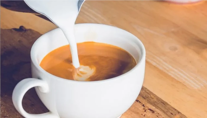 দুধ দিয়ে কফি খাওয়া ভালো নাকি ক্ষতিকর, জানাল গবেষণা