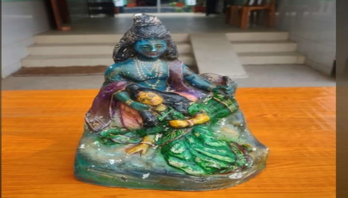 নওগাঁর মহাদেবপুর থানা পুলিশ কর্তৃক ৭.৭কেজি ওজনের পাথরের রাধাকৃষ্ণের মূর্তি উদ্ধার""