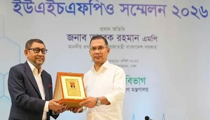 ​মন্ত্রী সাহেব প্রশংসা একটু কম, স্বাস্থ্যমন্ত্রীকে বললেন প্রধানমন্ত্রী
