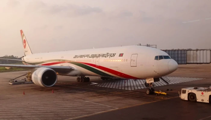 চট্টগ্রাম থেকে ৩৭১ হজযাত্রী নিয়ে প্রথম ফ্লাইট
