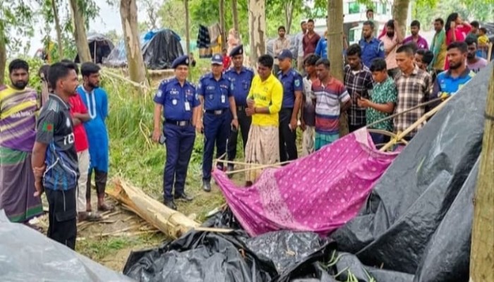 নওগার আত্রাইয়ে কালবৈশাখীর তাণ্ডব, গাছের চাপায় অন্তঃসত্ত্বা নারীর মৃত্যু""